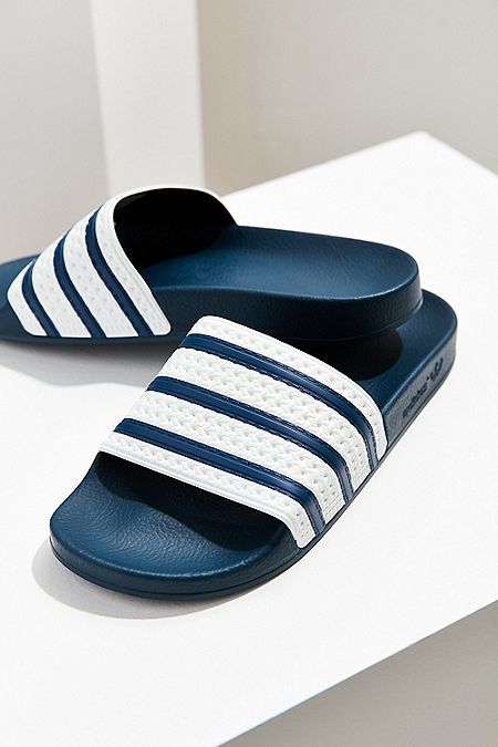 Sandal Gunung, Adidas Flip Flops, Adidas Sandals, Slides Outfit, Boys Slippers, Adidas Slides, Shorts Outfits Women, Adidas Original, Adidas Adilette