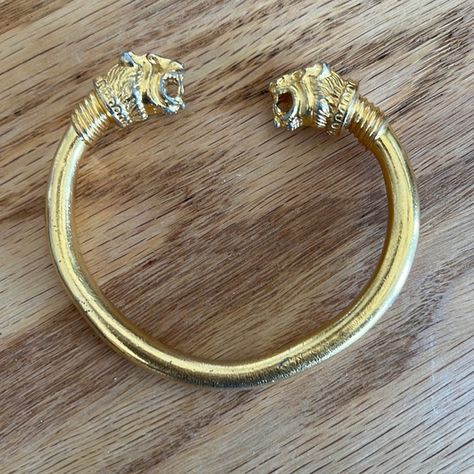 VINTAGE MMA METROPOLITAN MUSEUM OF ART LION HEAD 24K GOLD PLATED BANGLE BRACELET Dior Aviator Sunglasses, Louis Vuitton Key Holder, Lion Bracelet, Guess Sunglasses, Lion Ring, Bridal Wedding Hair, Animal Print Scarf, Lion Design, Gold Plated Bangles