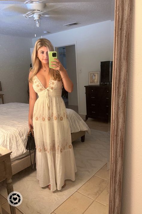 Perfect dinner out dress from Free People Real Love Embroidered Dress, Boho Graduation Dress, Free People Prom Dress, Free People Dress Maxi, Year 10 Formal Dresses, Coquette Dresses, Western Ootd, Thrifting Clothes, Long Sun Dress