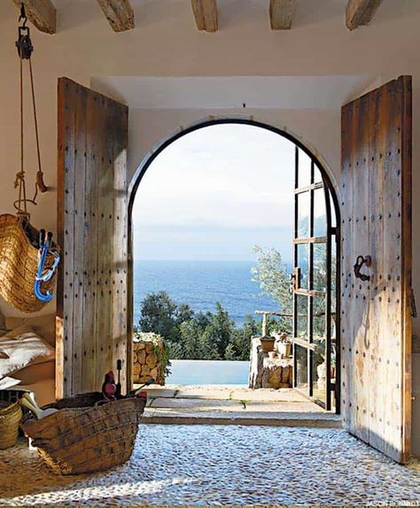 Intriguing cave house with captivating Mediterranean Sea views Italian House, Sea House, Cave House, House By The Sea, Mediterranean Decor, Mediterranean Home, Mediterranean Homes, Old Doors, Majorca