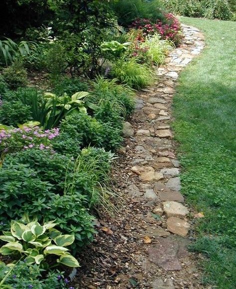 Edging Landscape, Stone Edging, Flower Bed Edging, Garden Diary, Border Ideas, Landscape Stone, Garden Border, Edging Ideas, Landscape Edging