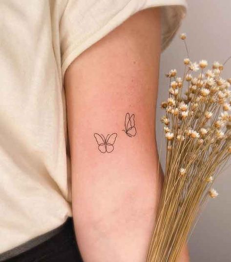 Simple Butterfly Tattoo, Butterfly Tattoos On Arm, Minimalist Tattoo Small, Tato Dengan Makna, Tato Minimal, Small Butterfly Tattoo, Small Pretty Tattoos, Petite Tattoos, Simple Butterfly