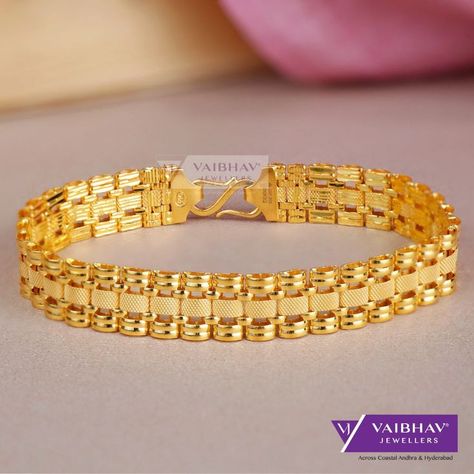 22Kt Plain Gold Gents Bracelet 65VH9272 Bracelet Designs For Men In Gold, Braslate Design, Braslet Gold For Men, Gents Bracelet Gold, Mens Gold Bracelet, Gold Bracelet Men, Gold Bracelets For Men, Mens Bracelet Gold Jewelry, Man Gold Bracelet Design