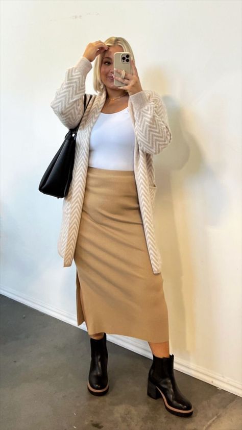 Cozy and Classy Fall Outfits Midsize Women Will Love 25 Ideas | NYC Fashion Trends Fall Outfits Midsize Women, Alternative Fall Fashion, Outfits For Midsize Women, Outfits For Midsize, Fall Outfits Midsize, Midsize Women, Midsize Outfit, Classy Fall Outfits, Church Outfit