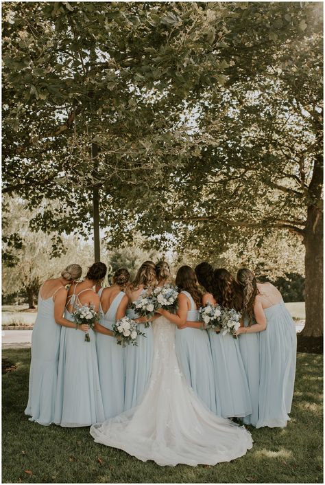 Capture the magic of your wedding day with these stunning bridesmaid photo ideas that celebrate friendship and the beauty of the bridal party. From candid shots to elegant portraits, we've got you covered! 🌟 Pictures Of Bridesmaids, Wedding Party Photos Bridesmaid, Wedding Portraits Bridesmaids, Wedding Pics With Friends, Bridesmaid Party Photos, Bridal Entourage Photoshoot Ideas, Made Of Honor And Bride Pictures, Bride With Bridesmaids Poses, Bridal Photoshoot With Bridesmaid