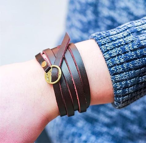 Embrace a touch of bohemian charm with this Handmade Genuine Leather 5 Wrap Bracelet for Women. Crafted with high-quality 0.6cm width genuine leather, this unique multilayer bracelet features alphabets stamped with inspirational words for a meaningful, stylish accessory. Available in three stunning colors, this versatile bracelet can be worn in two ways: as a multilayer wrap-around bracelet or unfolded as a waist chain. Whether you're dressing up or adding a casual flair to your look, this bracelet makes an ideal gift for both men and women, offering a blend of inspiration and style. Alphabet Stamps, L Alphabet, Waist Chain, Chain Jewelry, Bracelet For Women, Braided Bracelets, Stylish Accessories, Multi Layering, Bracelet Making