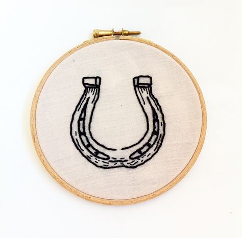 Horse Hand Embroidery, Horse Shoe Embroidery, Western Embroidery Patterns, Horse Embroidery Patterns, Horseshoe Embroidery, Mane Braids, Embroidered Horseshoe, Horse Mane Braids, Embroidery Horse