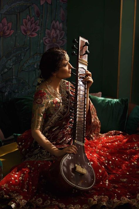 Sitar Instrument, Indian Musical Instruments, South Asian Aesthetic, Zara Shahjahan, Shah Jahan, Indian Classical Music, Royal Aesthetic, Indian Music, Indian Paintings