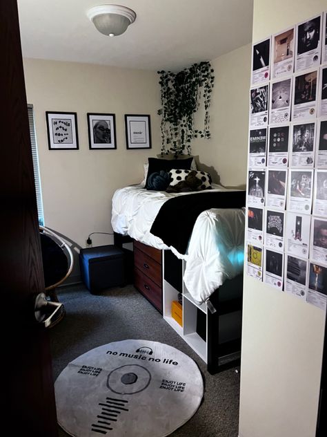 #blackandwhite #dormdecor #dormroomideas #dormroomdesigns #aesthetic #blackandwhiteaesthetic #bedroom #decor #cleangirlaesthetic #whiteaesthetics #music #musicwall #musicdecor #nomusicnolife #greenaesthetics Music Aesthetic Dorm Room, Make Dorm Room Ideas, Single Dorm Room Ideas For Guys, Red Black And White Dorm Room Ideas, Bedroom Decor Music Theme, Dark Aesthetic Dorm Room Ideas, Men College Dorm Ideas, Black And White Dorm Room Aesthetic, Boho Aesthetic Dorm Room