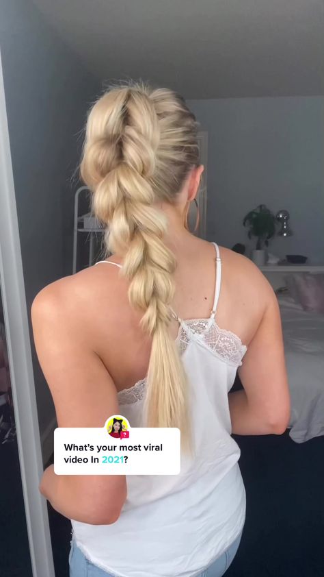 Double Bubble Braid, Big Ponytail, Chunky Braids, Bubble Braid, Ponytail Tutorial, Bubble Ponytail, Big Braids, Pool Hairstyle Ideas, Braided Ponytail Hairstyles