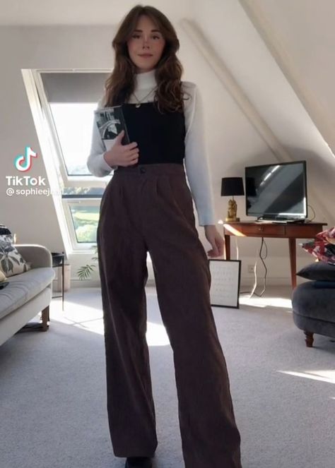 Womens Slacks Outfits Dressy, Slacks Winter Outfit, Professional Therapist Outfit, Teacher Outfits College, Smart Casual Birthday Outfit, Midsize Job Interview Outfit, 90s Work Outfits Women, Cute Therapist Outfits, Dressy Slacks Outfits