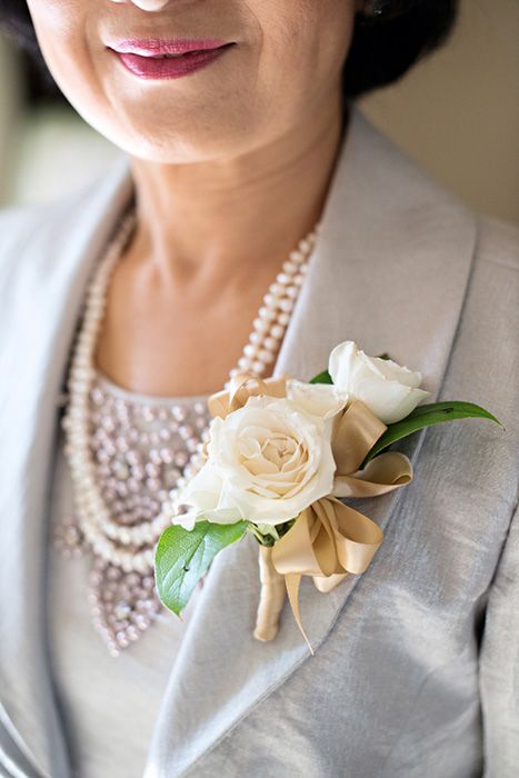 Spray rose corsage (Flowers by Lee Forrest Design, photo by: KWP Weaver) Pinned Corsage, Wedding Coursage, Corsage Wedding Mother, Corsage Design, Mother Of The Bride Flowers, Mother Of Bride Corsage, Flowers At Wedding, Rose Corsage, Corsage And Boutonniere