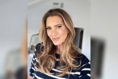 Discover Jouer Cosmetics' CEO Christina Zilber's net worth and find out how a professional actor and producer created a successful beauty brand. Malibu Sunset, Jouer Cosmetics, Cosmetics Brands, Beauty Expert, Executive Producer, The Millions, Beauty Brand, Net Worth, Business Women