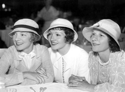 Helen Hayes, Claudette Colbert and Ruth Gordon at the Paramount Studios Commissary, c.1932. Ruth Gordon, Helen Hayes, Claudette Colbert, Classic Film Stars, Paramount Studios, Glamour Style, Joan Crawford, Oscar Winners, Old Hollywood Glamour