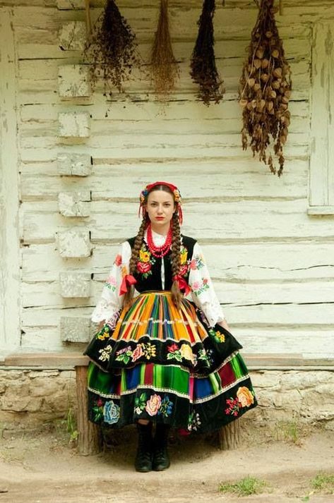 Polish Folk Style Lowicz Costume, Polish Traditional Costume, Polish Dress, Slavic Clothing, Polish Culture, Slavic Culture, Polish Traditions, Polish Girl, Polish Clothing