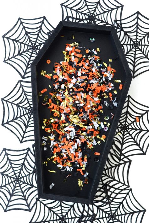 Coffin Tray Diy, Coffin Serving Tray Diy, Diy Coffin, Coffin Tray, Diy Serving Tray, Holiday Soiree, Diy Confetti, Tray Diy, Halloween Table