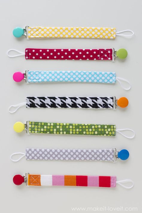 Diy Pacifier Clip, Pacifier Diy, Pacifier Clips Diy, Couture Bb, Diy Bebe, Baby Sewing Projects, Pacifier Clips, Dummy Clips, Baby Projects