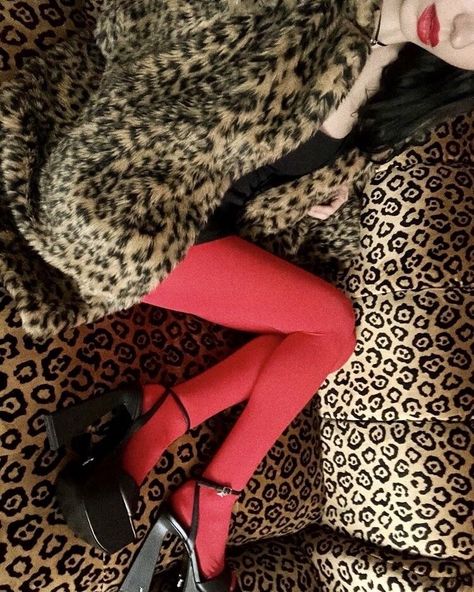 Red Tights, School Looks, Baby Boomer, Mode Inspo, Looks Style, Mode Inspiration, Instagram Foto, Fashion Killa, Cheetah Print