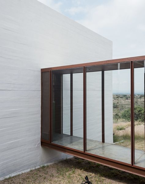 Dwell - These Separate Studios Keep a Retired Couple Happy Architecture Extension, Mountain Ideas, Glass Walkway, Pool Pavilion, Pavilion Architecture, Glass Extension, Casa Container, Structure Architecture, Salou