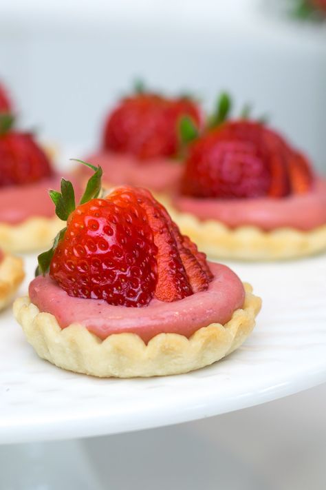 Strawberry Tartlets Strawberry Curd, Strawberry Tartlets, Strawberry Tarts Recipe, Monday Musings, Strawberry Pop Tart, Tartlets Recipe, Quick Dessert, Strawberry Tart, Tart Baking