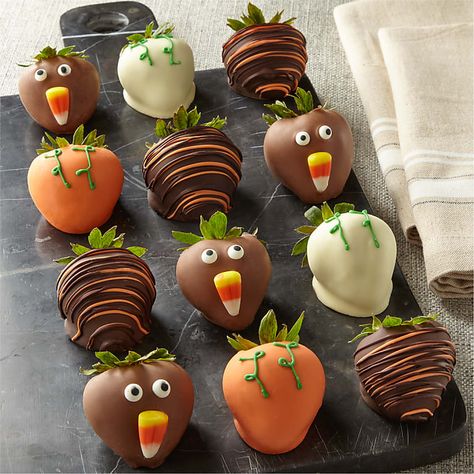 Gobble up the Thankful Chocolate Covered Strawberries in no time with their Belgian chocolate coating and sweet strawberry center. Thanksgiving Sweets, Thanksgiving Chocolates, Thanksgiving Snacks, Thanksgiving Flowers, Thanksgiving Friendsgiving, Halloween Food Treats, Chocolate Covered Treats, Thanksgiving Treats, Chocolate Dipped Strawberries