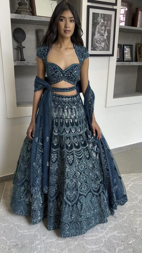 Ciel Black Butler, Indian Outfits Modern, Lengha Blouse Designs, Hilarious Dogs, Indian Bridesmaid Dresses, Simple Lehenga, Latest Bridal Lehenga, Trendy Outfits Indian, Lehenga Designs Simple