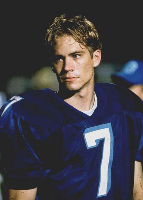 This is how I remember Paul Walker, as Lance Harbor in Varsity Blues. Sean Patrick Thomas, Varsity Blues, Omar Epps, Brian Oconner, John Tucker, Paul Walker Pictures, Rip Paul Walker, Chad Michael Murray, Teen Movies