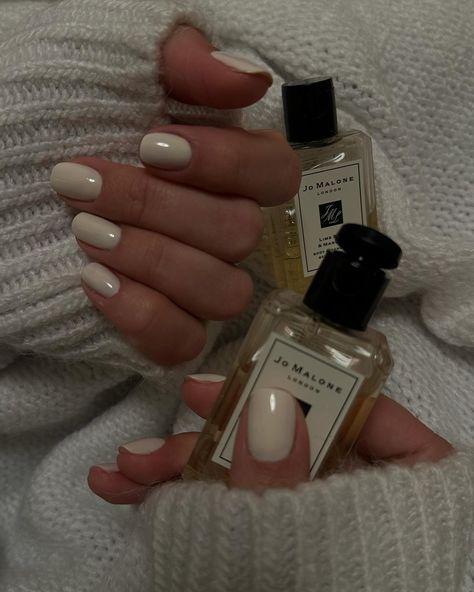 •vanilla cream• #nail #nailart #nailsnailsnails #nailsofinstagram #naildesigns #naillove #nailinspiration #nailaddict #nails2inspire #nailinspo #inspofindso#instadaily Vanilla White Nails, White And Cream Nails, White Cream Nails, Cream Nails Designs, Vanilla Nails, Cream Nail, Cream Nails, Vanilla Cream, White Nails