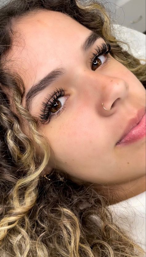 𝑯𝒚𝒃𝒓𝒊𝒅 𝑭𝒖𝒍𝒍 𝑺𝒆𝒕 🤩. Hybrid Lashes are 50/50 mix of classic & Volume lashes. Classic Volume Lashes, Hybrid Full Set, Hybrid Lashes, Eye Lashes, Volume Lashes, Eyes Lips, Nostril Hoop Ring, Eyelash Extensions, 50 50