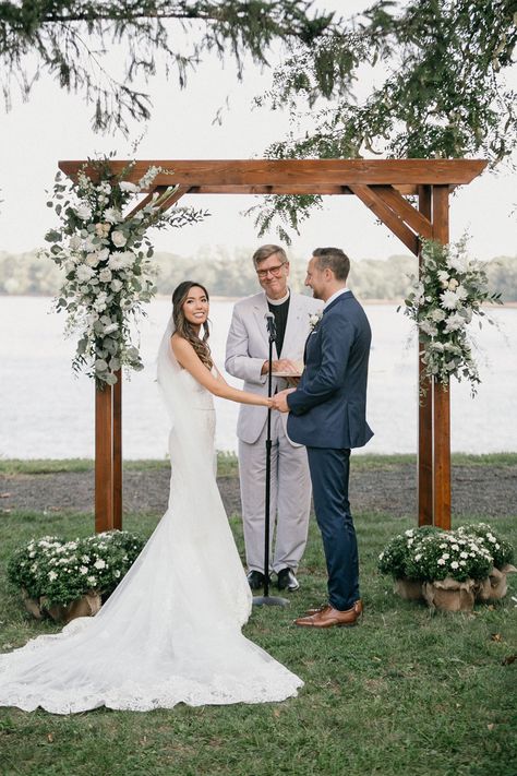 Rectangle Wedding Arch Flowers, Wedding Ceremony Pergola Decor, Wedding Ceremony Arbours, Wedding Flower Arbor Ideas, Wooden Arbor Wedding Flowers, Wood Wedding Arch With Flowers, Wedding Arches Flowers, Wedding Pergola Decorations Outdoor, Alter Arch Flowers