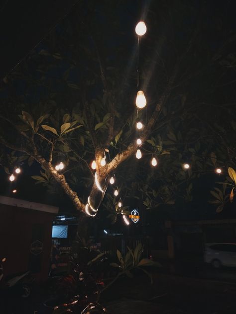 #night #cafe #aesthetic Coffe Asthetic Picture Night, Light Cafe Aesthetic, Cafe Malam Aesthetic, Cafe Asthetic Picture, Night Coffee Aesthetic, Dark Cafe Aesthetic, Night Cafe Aesthetic, Lanterns Painting, Lightbulb Lamp