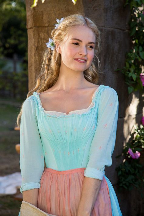 Lily James as Ella in Disney's live-action Cinderella. Era Victoria, Cinderella Movie, Cinderella 2015, Prințese Disney, Have Courage And Be Kind, Disney Live Action, Princesa Disney, Lily James, Mode Kpop