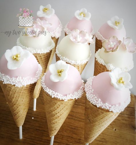 Waffle Cone Cake Pops, Cone Cake Ideas, Treatbox Ideas, Cake Cone, Cake Cones, Cone Cake Pops, Ice Cream Cone Cake Pops, Easter Boxes, Popsicles Cake