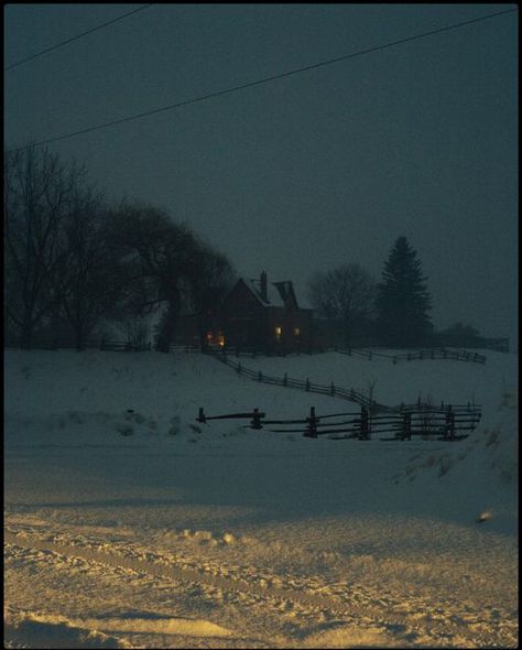 New England Gothic, Almost Maine, 17th Century House, Frozen Castle, Victorian Photos, Twilight Fans, Gothic Aesthetic, Back Road, Elm Street