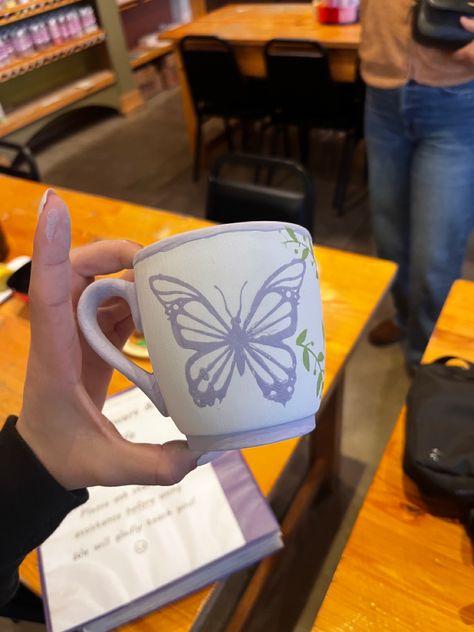 Purple Pottery Painting, Teacup Designs, Cup Art Painting, Butterfly Pottery Painting Ideas, Butterfly Pottery Painting, Butterfly Mug, Butterfly Pottery, Purple Plates, Painted Earth