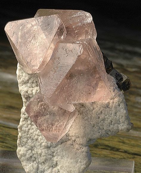 Huanzala Mine #GL21304 Pink Fluorite, Minerals Crystals, Rocks And Minerals, My House, Healing Stones, Stone Jewelry, Healing, Crystals, Stone