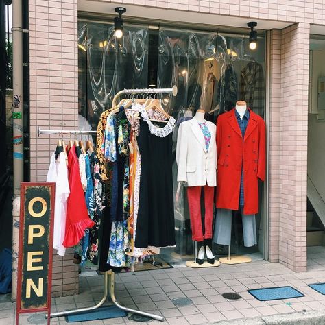 10 Tokyo Thrift Stores Where You Can Score Branded Goods For Cheap Tokyo Thrift Stores, Japan Thrift, Tokyo Clothes, Luxury Brands Shopping, Tokyo Vintage, Japan Fits, Vintage Tokyo, Tokyo Shopping, Travel Wishes