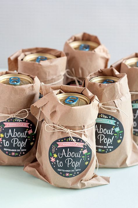 CafeMom.com : Custom Soda Pop Party Favor : 40 Adorable DIY Baby Shower Favors That Are Budget Friendly -- Give guests a can of soda pop to take home with a cute note attached so they can cheer to the happy news that the baby has arrived. Baby Shower Favor Ideas, Perlengkapan Bayi Diy, Bos Baby, Easy Baby Shower, About To Pop, Fiesta Shower, Bebe Shower, Baby Shower Favors Diy, Babyshower Party