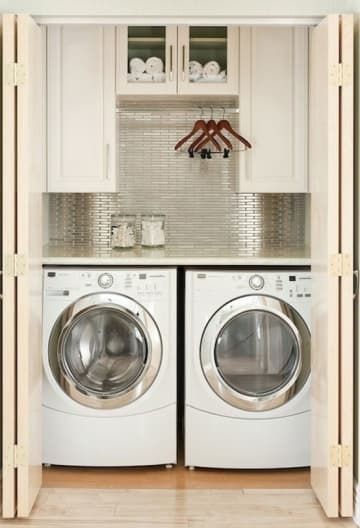 31 Ingenious Ways To Make Doing Laundry Easier Diy Lavanderia, Diy Laundry Room Storage, Laundry Room Decorating, Laundry Room Storage Shelves, Small Laundry Room Organization, Room Storage Diy, Basement Laundry Room, Laundry Room Closet, Laundry Room Layouts