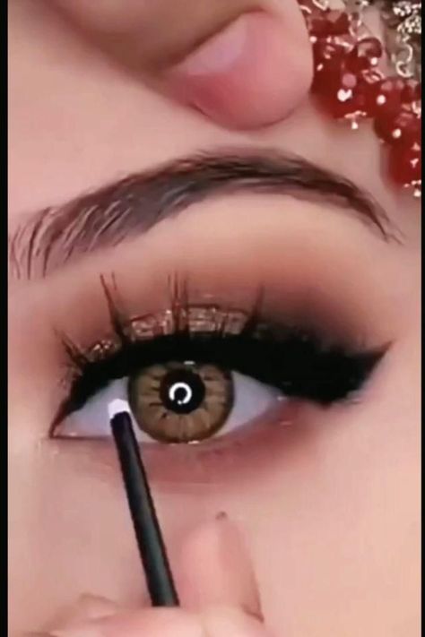 Unic Eye White Highlight For Party White Kajal, Beginners Eye Makeup, White Highlights, Fancy Jewellery Designs, Eyebrow Tutorial, Eye Look, Natural Eye Makeup, Fancy Jewellery, Eye Art