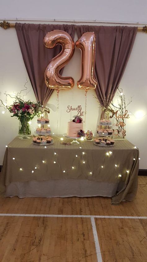 cake and cupcake table decor for 21st Birthday party- rose gold theme 21st Birthday Table Decorations, Rose Gold Party Theme, Cake Table Decorations Birthday, Rose Gold Table Decor, 21st Birthday Party Decor, 21 Birthday Party Decorations, 21st Party Decorations, Gold Table Decor, 15th Birthday Party Ideas