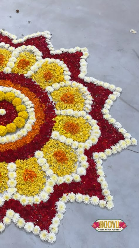 Unique Flower Rangoli, Flower Rangoli Border Designs, Flowers Rangoli Designs Ideas Diwali, Onam Flower Design Simple, Rangoli Designs Latest Flower, Aesthetic Onam Pookalam, Flower Rangoli For Onam, Beautiful Rangoli Ideas, Unique Flower Rangoli Designs