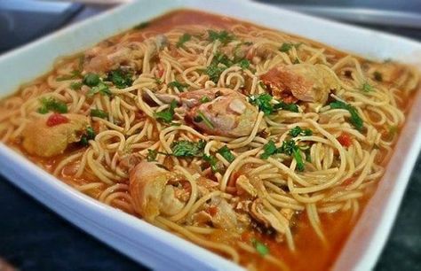 This Portuguese chicken with spaghetti recipe (receita de frango com esparguete) makes a great weekday family meal. Chicken With Spaghetti, Rigatoni Recipes, Pasta Casserole Recipes, Portuguese Style, Spaghetti Recipe, Pasta Casserole, Tasty Pasta, Spaghetti Recipes, Portuguese Recipes