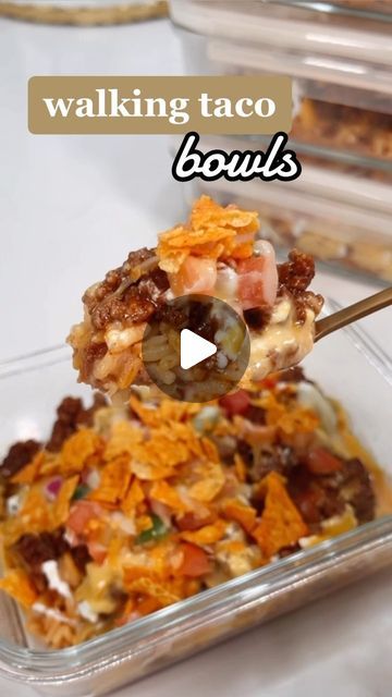 MaKayla Kim Thomas on Instagram: "Immediately yes !!!! A meal prep that never disappoints 🔥🔥 it’s even better leftover too 🤤  These were approx 330 cal, 13 fat, 24 net carb, and 30 protein 😋 a spin off my original enchilada bowl from Heat + Eat cookbook!   One of my favorite pastimes is creating macro-friendly meals that don’t LOOK (or taste) like “diet food” & this is single handedly how I was able to stay CONSISTENT and reach my goals—no “cheat meals” or binges needed when you eat like this 😇  If you don’t know what to do or where to start—get all my realistic, easy meals/workouts in ONE spot + let’s goooo💪🏼 makaylathomas . com" Mambo Number 5, Enchilada Bowl, Walking Taco, High Protein Meal Prep, Healthy Lunch Meal Prep, Healthy High Protein Meals, Dinner Meal Prep, Taco Bowls, Easy Healthy Meal Prep