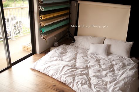 bed is not a bed...note the 75 deg. angle from the window and beautiful resulting shadowing. Small Photography Studio, Studio Remodel, Bed Setup, Home Photo Studio, Photography Studio Setup, Home Studio Ideas, Studio Bed, Home Studio Photography, Foto Newborn