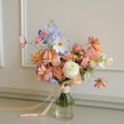 For Mary & Chessy 🤍🧡💙 All the orange, coffee, toffee, latte, cappuccino, mocha shades! Hey, if there was a rose named after a cafinated beverage, I bought it ✨ Whilst the overarching colour palette was blues and oranges, we individually tailored each bridal bouquet and their respective maid bouquets. Mary was more drawn to the toffee & latte roses, with darker oranges. Mary’s dress was “butterscotch” so we used cream rather than white to bring her florals together. Whereas Chessy was drawn t... Coffee Toffee, Bridesmaids Bouquet, Orange Coffee, Wedding Party Planning, Event Ideas, Wedding Floral, Bridesmaid Bouquet, Multiple Color, A Rose