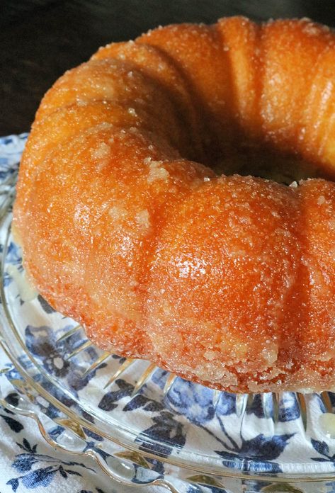 Derby Food, Bunt Cake Recipe, Yellow Cake Mix Recipes, Easy Bundt Cake Recipes, Yellow Butter Cake, Bundt Recipes, Easy Bundt Cake, Boxed Cake Mixes Recipes, Kentucky Butter Cake