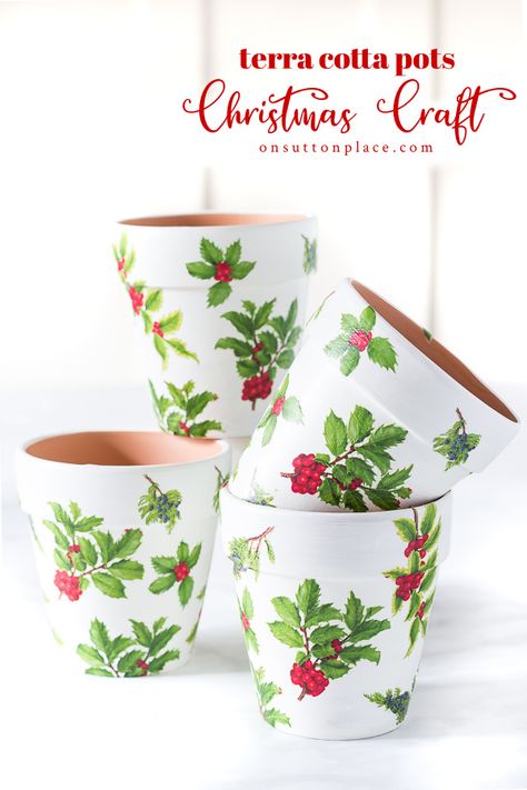 Make these festive DIY mod podge Christmas pots with napkins. This easy craft is fun, and the end result is beautiful! Christmas Cookie Packaging, Diy Mod Podge, Packaging Idea, Christmas Decoupage, Christmas Gift Packaging, Christmas Pots, Farmhouse Crafts, Christmas Crafts For Adults, Sutton Place