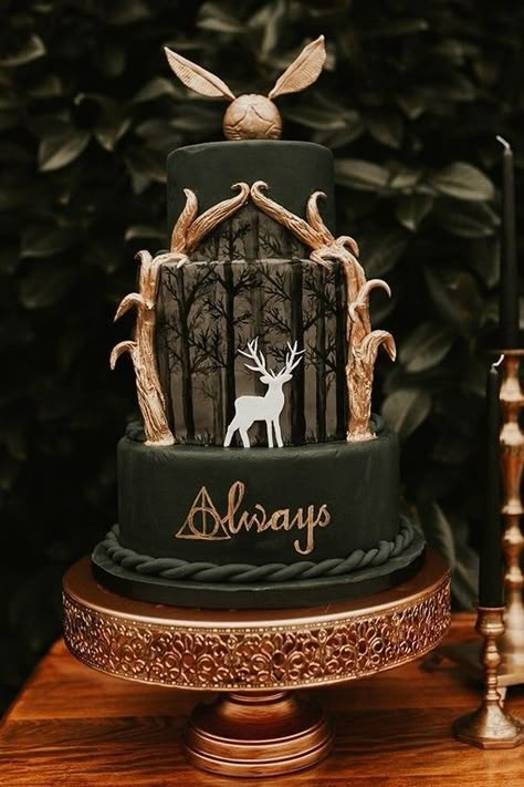 Slytherin cake Slytherin Cake, Pastel Harry Potter, Slytherin Wedding, Harry Potter Torte, Gateau Harry Potter, Harry Potter Bag, Harry Potter Theme Birthday, 15th Birthday Cakes, Cumpleaños Harry Potter