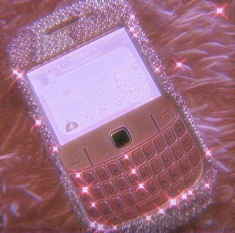 Pin Background, Pink Aesthetic Phone, Phone Theme Ideas, Flip Phone Aesthetic, App Icons Aesthetic, Aesthetic 2000s, Y2k Phone, Aesthetic Gold, Nokia Phone